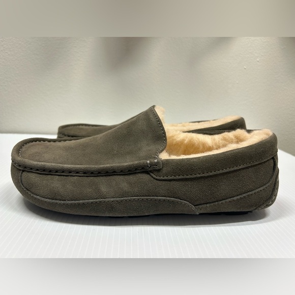 UGG MEN'S ASCOT GRAY SUEDE‎ SLIPPER US SIZE 8 NWOT - Picture 5 of 9